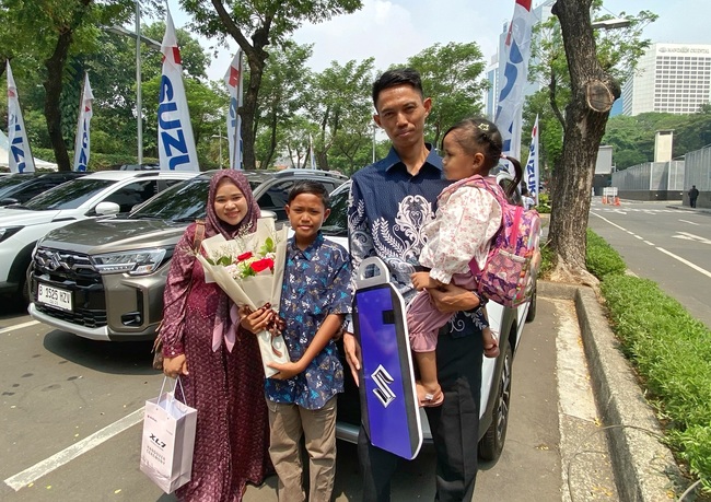 Seremoni Penyerahan Perdana Suzuki XL7 2 04