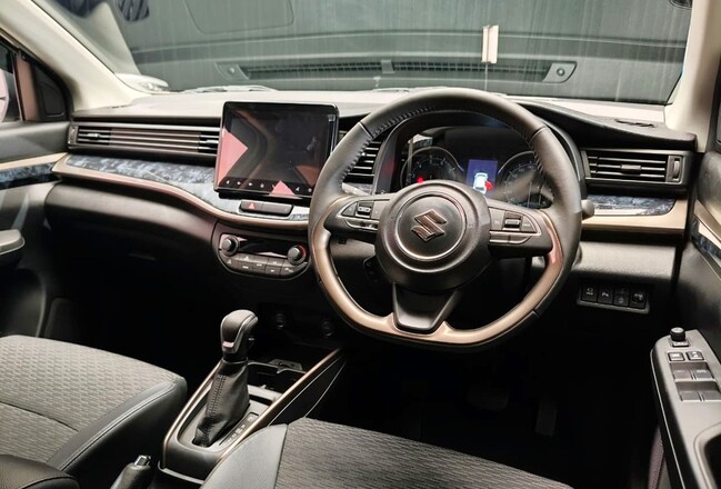interior New XL7 1