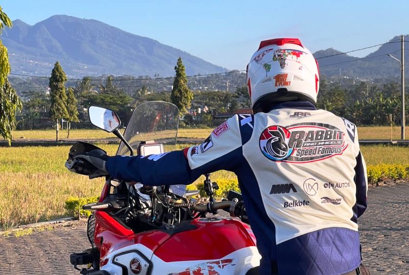 2022 08 otre jacket rabbit wheels 2