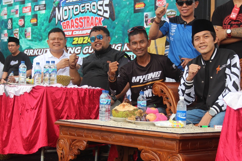 Gus Idham bersama Tripriyo Nugroho dan jajaran forkopimda