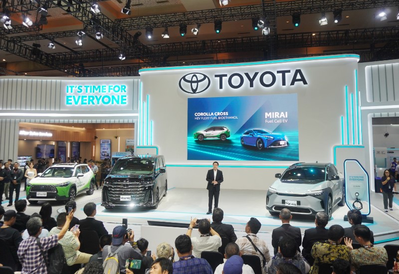 Toyota Vellfire Hybrid 03