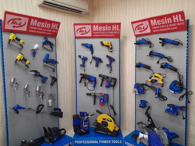 Foto Ridwan Hanif dan Mesin HL 03