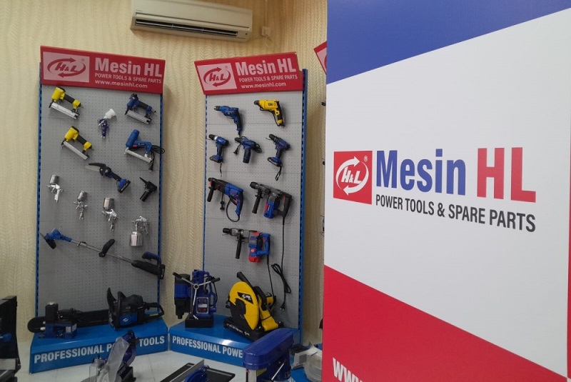 Foto Ridwan Hanif dan Mesin HL 04