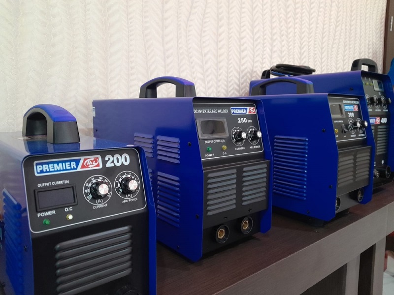 Foto Ridwan Hanif dan Mesin HL 05