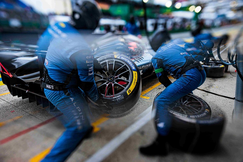 Suasana di Paddock pada Balapan 24 Jam Le Mans 