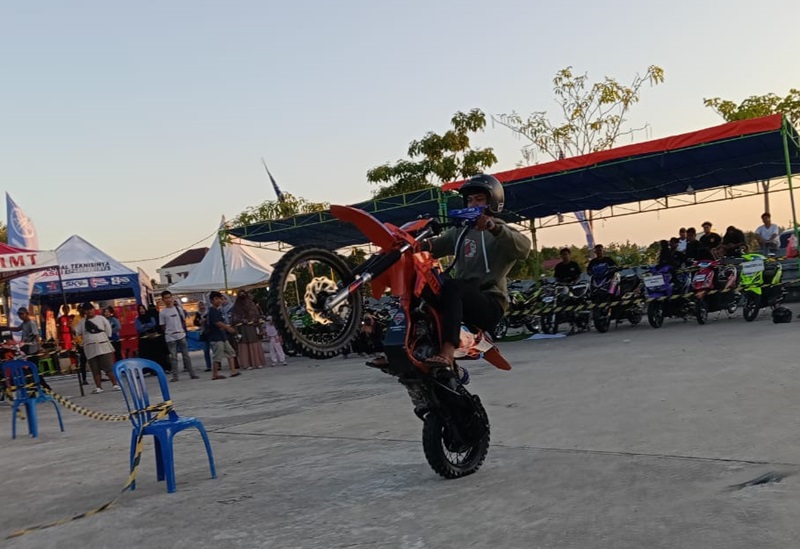 AKSI STUNT RIDE