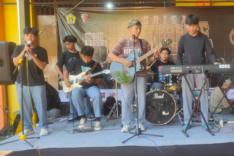 Live Musik Event Perform By Sadewa Band