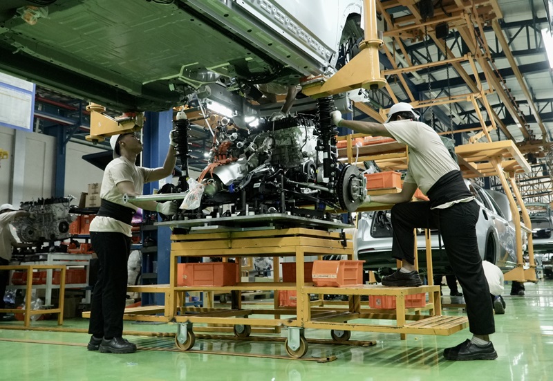 Platform GEA dan Geely Short Blade Battery dirakit lokal ADAS diuji dengan peralatan khusus dari Tiongkok