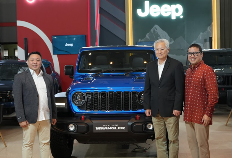 Pimpinan Indomobil serta perwakilan dari Jeep dan Citroën hadir membuka GIIAS Bandung 2025