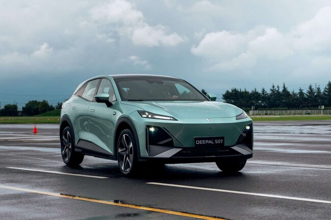 Foto Changan Deepal S07 02