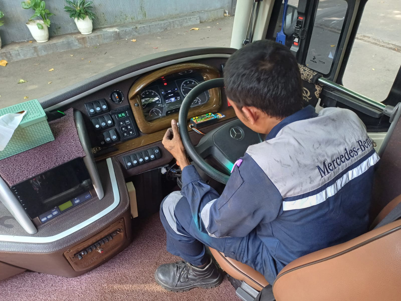 Inspeksi Teknis dan Servis Darurat oleh Tim Mercedes Benz Bus Year End Rescue