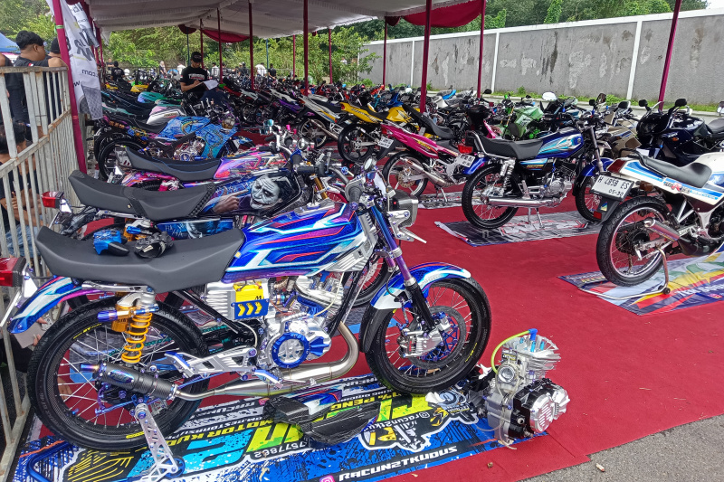 DISPLAY MOTOR Didominasi sport 2 stroker