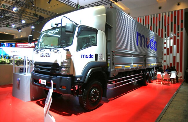 Foto Isuzu Giicomvec 06