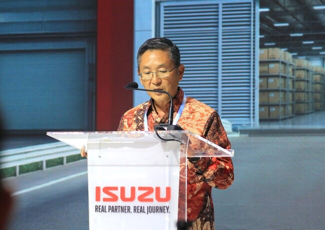 Foto Isuzu Giicomvec 18