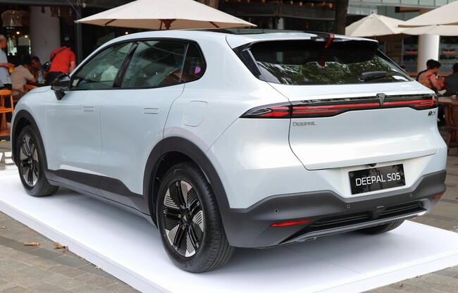 Deepal S05 REEV tampil perdana di Indonesia 03