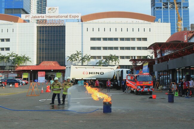 Hino Tampilkan Unit Pemadam Kebakaran Hino 300 Series di GIICOMVEC Lengkap dengan Edukasi Penanganan Kebakaran 03