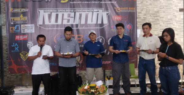 3rd Anniversary Komunitas Sepeda / Motor Listrik Indonesia (Kosmik) Jawa Timur: Ramai Bareng 80 Member, Utamakan Silahturahmi dan Safety Riding.