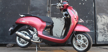 Modifikasi Honda Scoopy 2024 - Surabaya : Ogah Disebut Minimalis, Kaki-Kaki Ditopang Part Piaggio